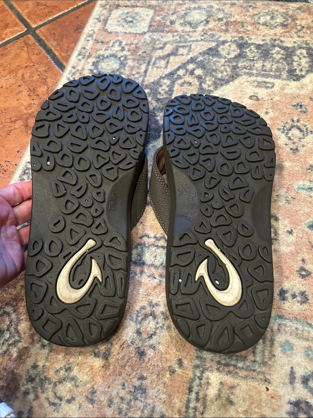 OluKai Men’s Dark Brown Leather Thong Sandals - Picture 11 of 11
